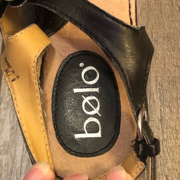 Used.  Sandals w/ adjustable buckle. - Picture 7 of 14